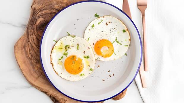 Завтрак за 10 минут: три блюда, которые спасают по утрам