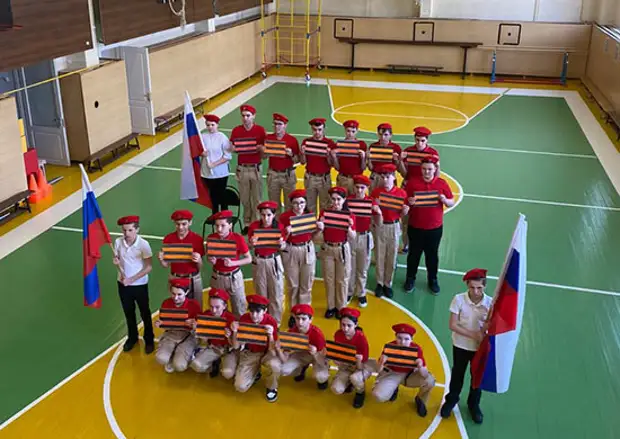 Юнармейцы Махачкалы приняли участие в акции в поддержку российских военнослужащих