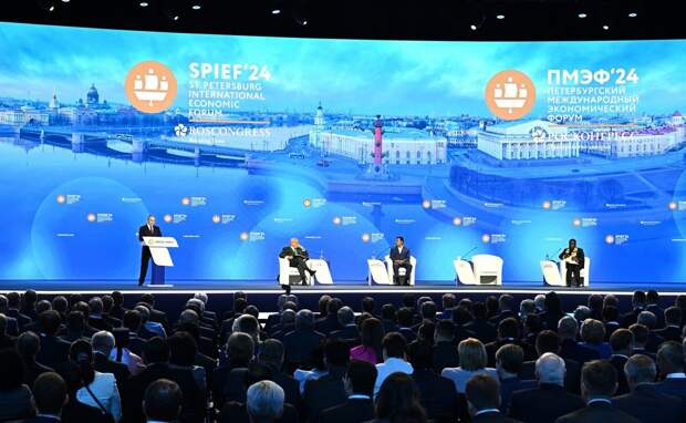 С самого начала года (точнее даже, с конца 2023-го) Владимир Владимирович у нас выступает с программными заявлениями. Они все гласят о будущем страны и освещают её нынешние успехи.-2