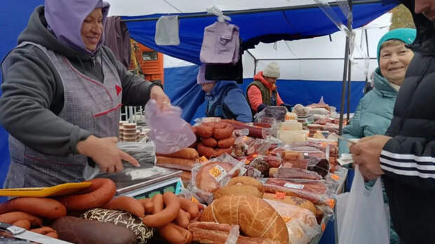 Ярмарка выходного дня / Фото: мэрия Барнаула