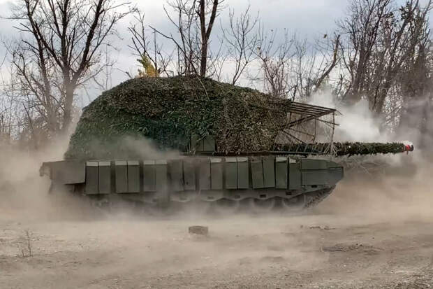 Экипаж танка Т-80БВМ группировки войск «Центр» уничтожил опорный пункт ВСУ на Красноармейском направлении