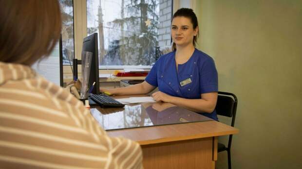 Запись не нужна. В поликлинике Барнаула открыли кабинеты для тех, кому "только спросить"