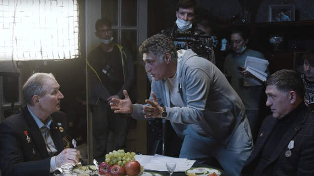 Тигран Кеосаян на съемочной площадке / Фото: кадр из видео в Telegram-канале