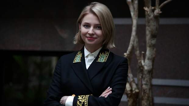 Наталья Поклонская опубликовала свое фото в мундире посла