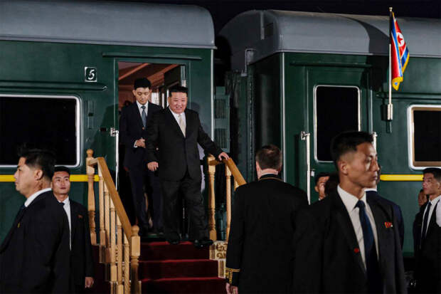 Глава КНДР Ким Чен Ын приехал в Россию на бронепоезде — что о нем известно