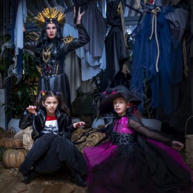 Камалия с дочками Арабеллой и Мирабеллой отпраздновала Хэллоуин