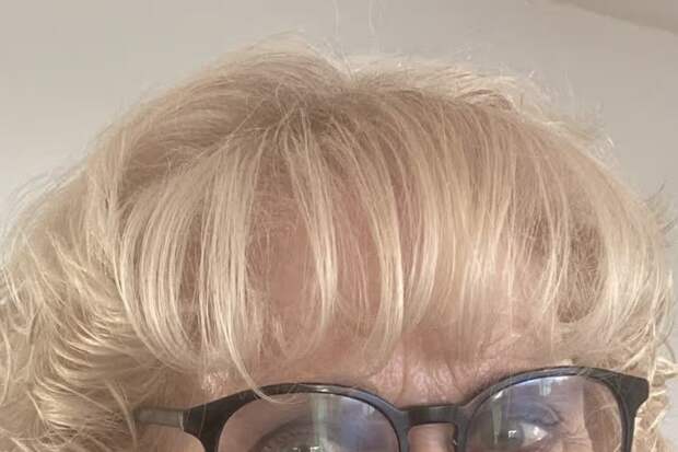 Mirror: 61-летняя учительница покинет свой пост из-за ее OnlyFans-аккаунта