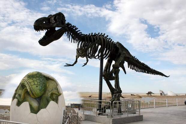 KissingDinosaurs08 KissingDinosaurs08 Целующиеся динозавры Эрэн Хото в Китае