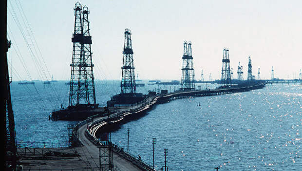Нефтяные вышки. Архивное фото