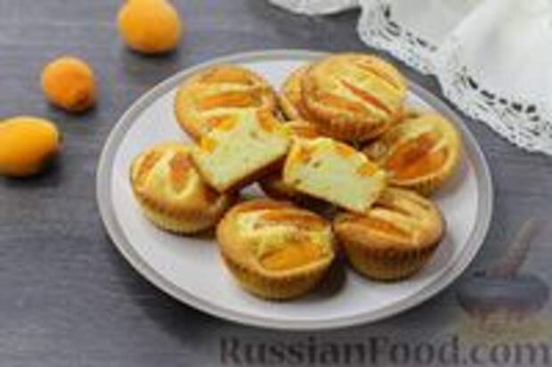 Фото к рецепту: Кексы с абрикосами, на яичных белках и рисовой муке