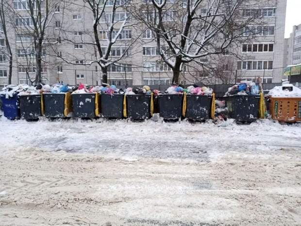В облцентре ГУК обратилась к автомобилистам из-за проблемы с вывозом мусора