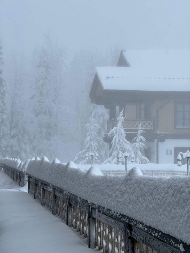 Горнолыжные курорты Сочи закрыты: снегопад и ухудшение видимости