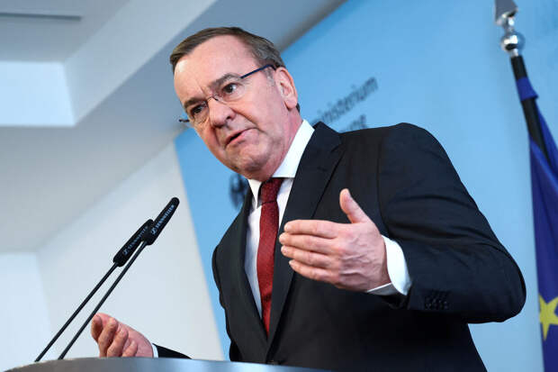 Глава МО ФРГ Писториус обвинил Россию в несерьезном отношении к переговорам