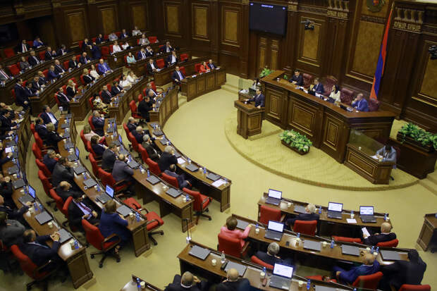 Парламент Армении рассмотрит проект об отставке правительства 17 июня