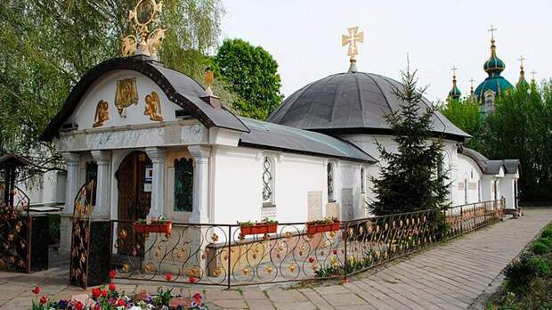В Киеве снесли часовню Десятинного монастыря канонической УПЦ