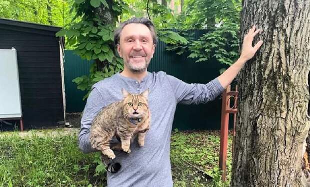 Шнуров высмеял призыв главы РПЦ не верить слухам о его богатстве