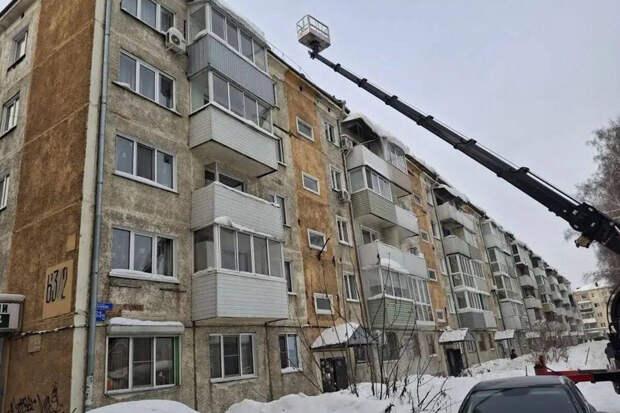 В Кузбассе кровля дома просела из-за снега