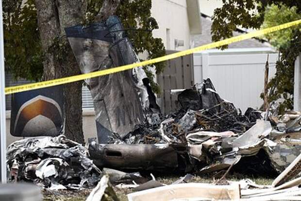 В Тампе легкомоторный Cessna упал во двор жилого дома — один человек погиб