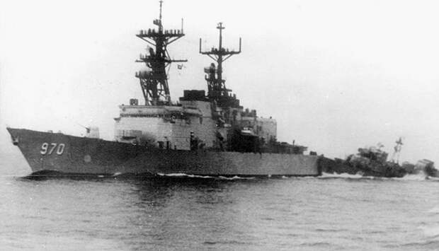 Навал сторожевого корабля СКР-6 на эсминец «Кэрон»