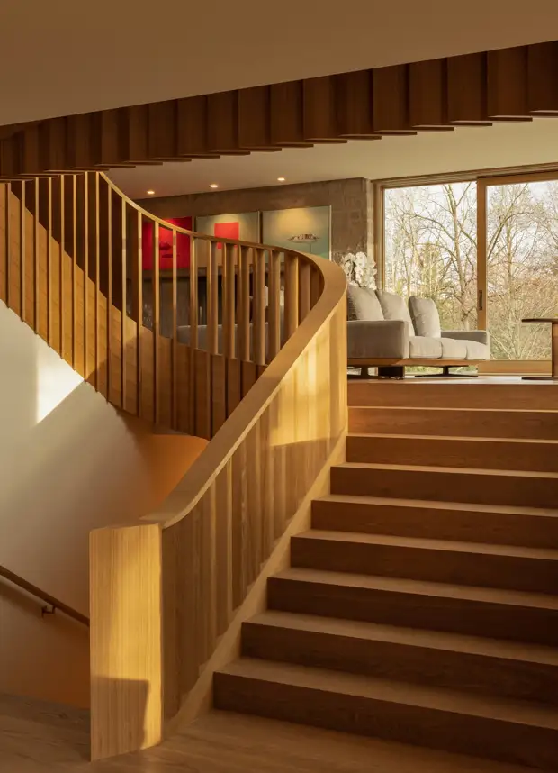 Семейный дом с многоуровневыми пространствами в Канаде