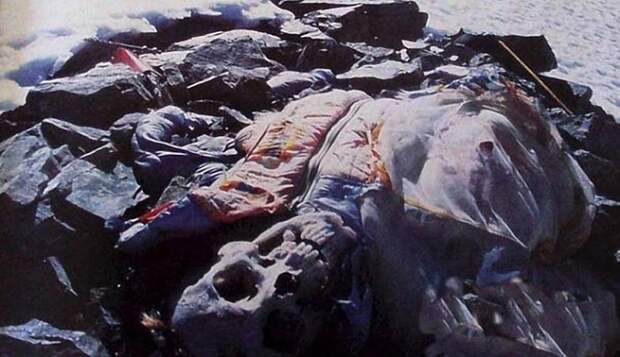 everestcemetery06 Мэллори, Ирвин и другие вечные пленники Эвереста