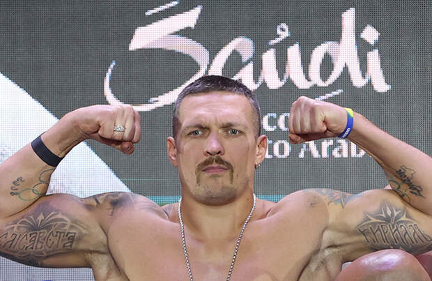 Украинский боксер Александр Усик стал абсолютным чемпионом в тяжелом весе