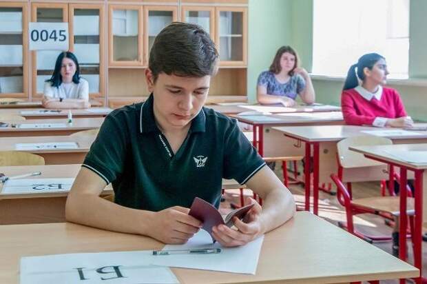 В этом году ЕГЭ будут сдавать 80 тыс. московских выпускников В этом году ЕГЭ будут сдавать 80 тыс. московских выпускников