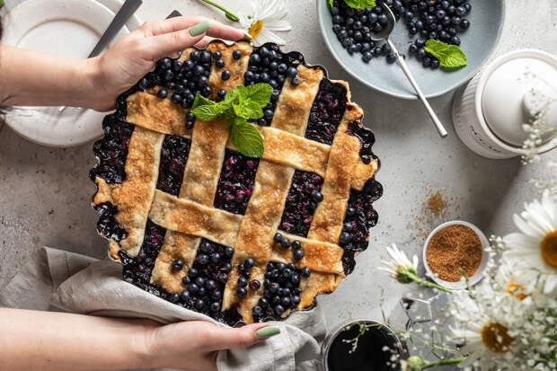 Врач Горбунова: сладкая начинка и белая мука в выпечке дают высокую калорийность