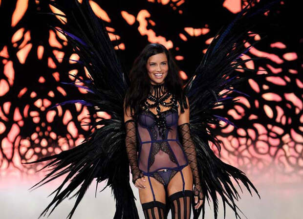 Показ Victoria's Secret 2011