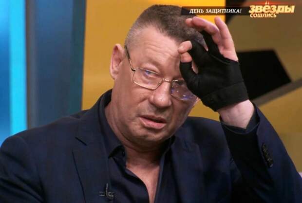 Актёр «Глухаря» Олег Протасов рассказал, как получил ранение за линией фронта: «Две мины прилетело»