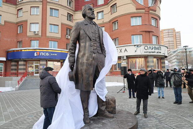 Открытие памятника Достоевскому  / Фото: Екатерина Смолихина