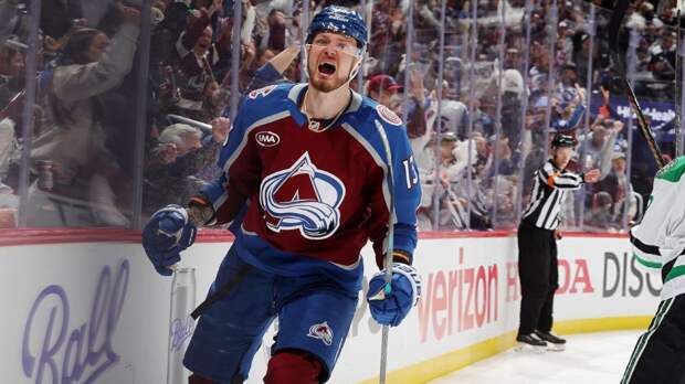 «Колорадо», «Тампа» или «Каролина»: эксперты назвали главного фаворита в борьбе за Кубок Стэнли