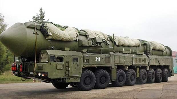 Военные ВС РФ загрузили баллистическую ракету «Ярс» в шахтную установку в Калужской области