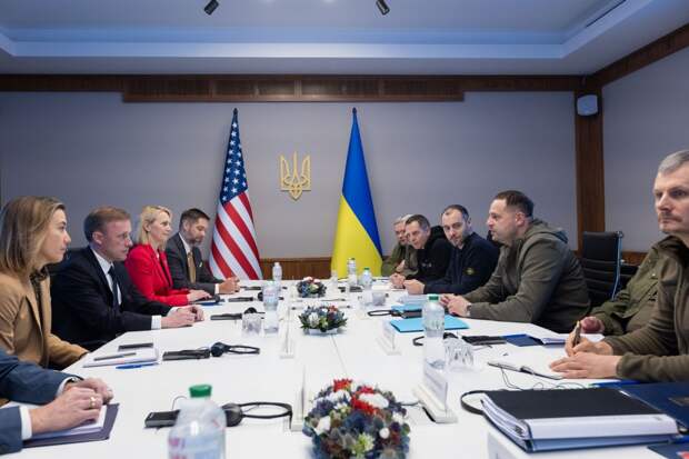 Визит в Киев помощника Байдена по национальной безопасности Джейка Салливана не мог остаться незамеченным....