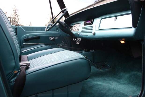 На аукцион выставлен Jeep Jeepster Commando Convertible (53 фото)