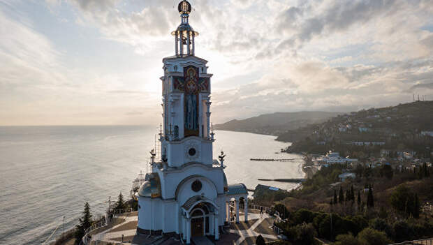 Вид на храм-маяк Святого Николая Чудотворца в Крыму. Архивное фото Вид на храм-маяк Святого Николая Чудотворца в Крыму. Архивное фото