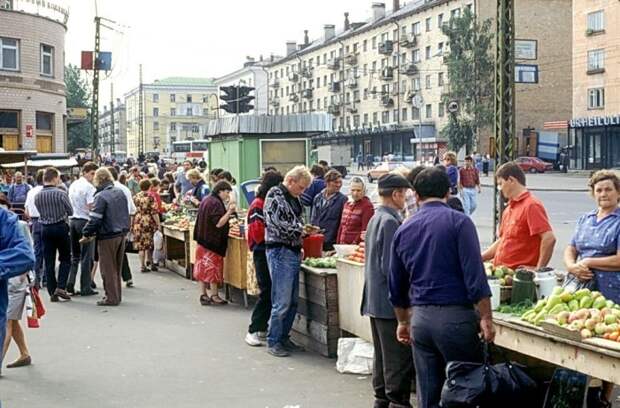 Какими были рынки в СССР (13 фото)
