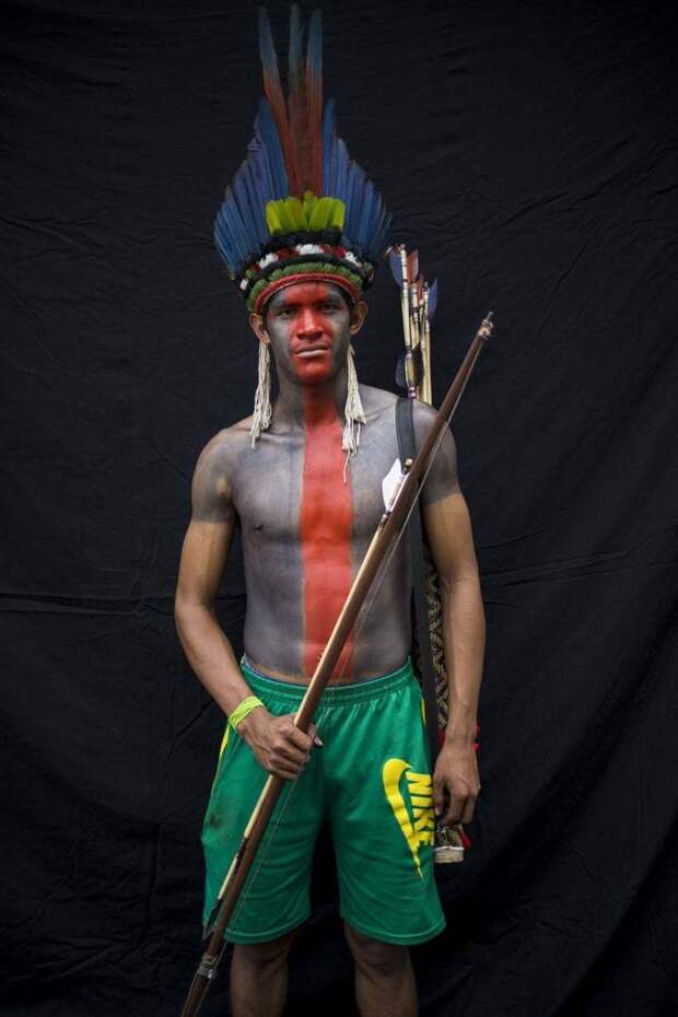 Охота с луком и сериалы по ТВ: вся правда о том, как сегодня живут племена Амазонии