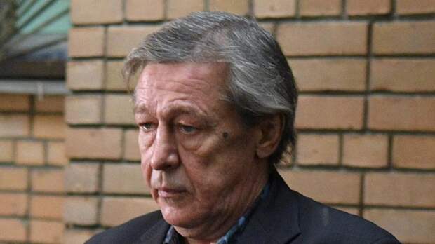 Михаил Ефремов впервые после тюрьмы вышел на театральную сцену