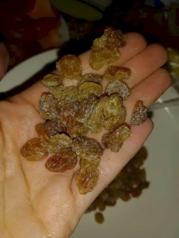 «Не вымылось даже в кипятке»: жители Барнаула пожаловалась на некачественный изюм из «Марии-Ра»