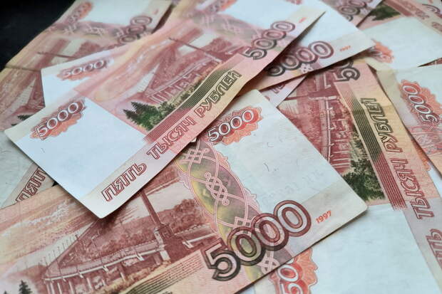 Названы отрасли российской экономики с самым низким ростом зарплат