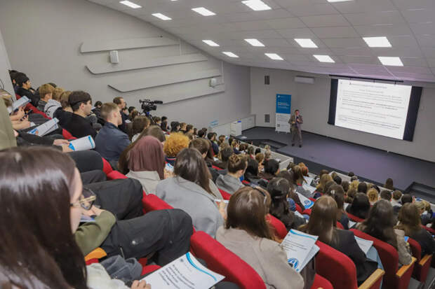 Советник Председателя Банка России на открытой встрече в Адыгейском государственном университете рассказал как регулятор влияет на цены