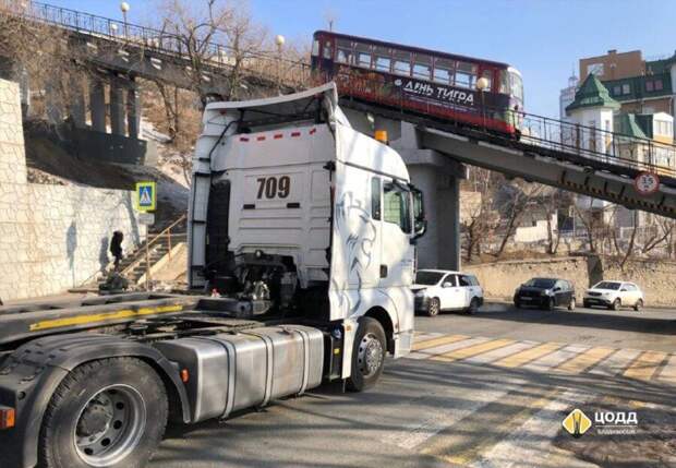 Съезд с Золотого моста под фуникулёр во Владивостоке возьмут под жесткий контроль