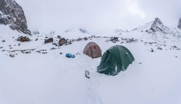 11 детей отправились в туристический поход по горам в Европе и едва не замерзли