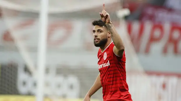 Источник: «Зенит» близок к подписанию нападающего «Интернасьонала»