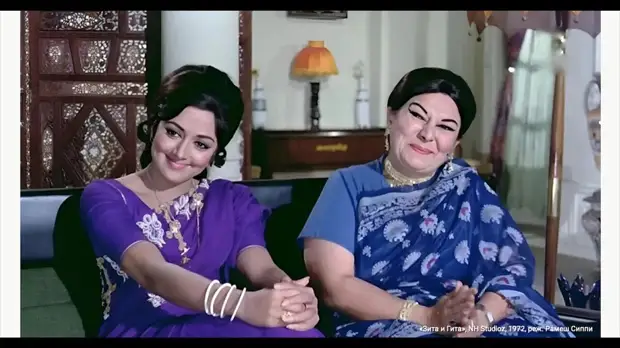 Сыгравшая близняшек актриса и танцовщица Хема Малини стала не только депутатом индийского парламента, но и кумиром всех женщин СССР. Фото: Кадр из фильма «Зита и Гита» (1972 г)