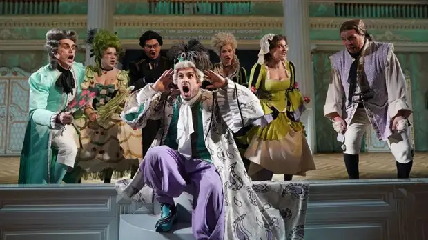 Фигаро и шампанского бутылка: НОВАТ представил премьеру оперы Моцарта