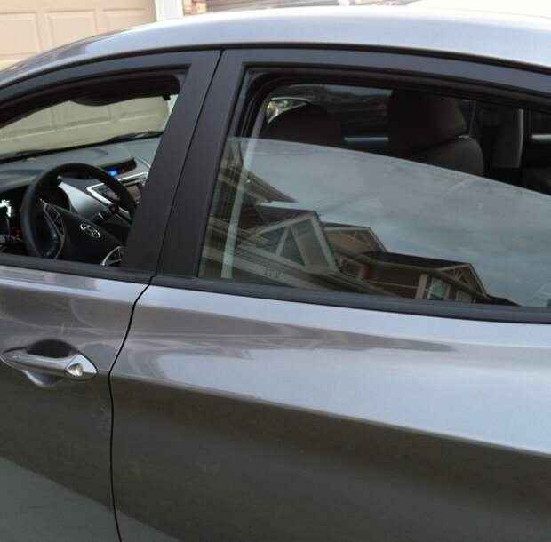 Как сделать так, чтобы окна в автомобиле открывались и закрывались в одно касание?