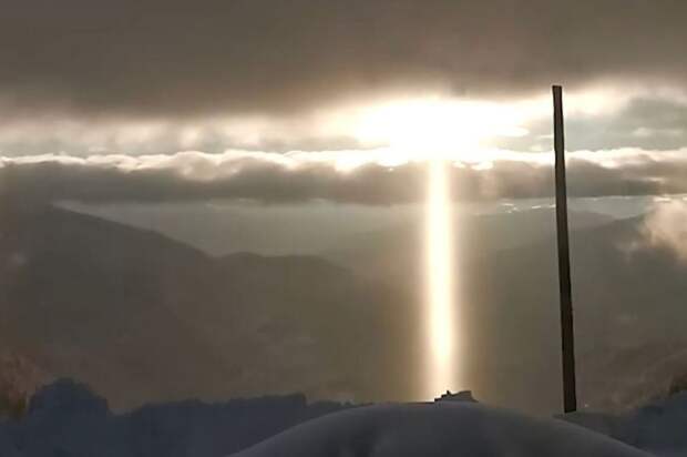 Таинственный луч с неба три часа освещал гору в Турции