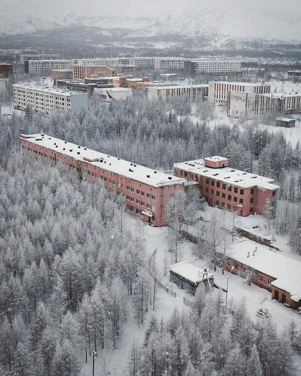 Полузаброшенный поселок на Колыме невероятной красоты (ФОТО)
